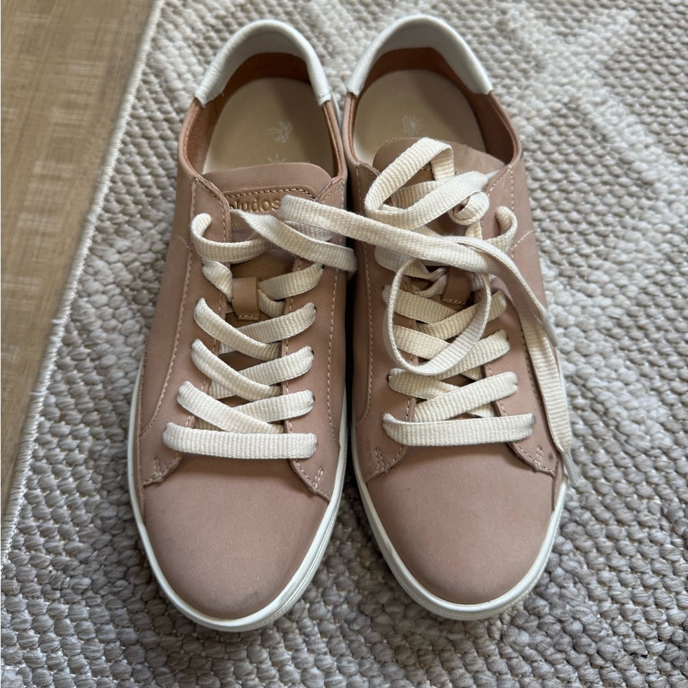 Soludos Women's tan Lace-Up Sneakers